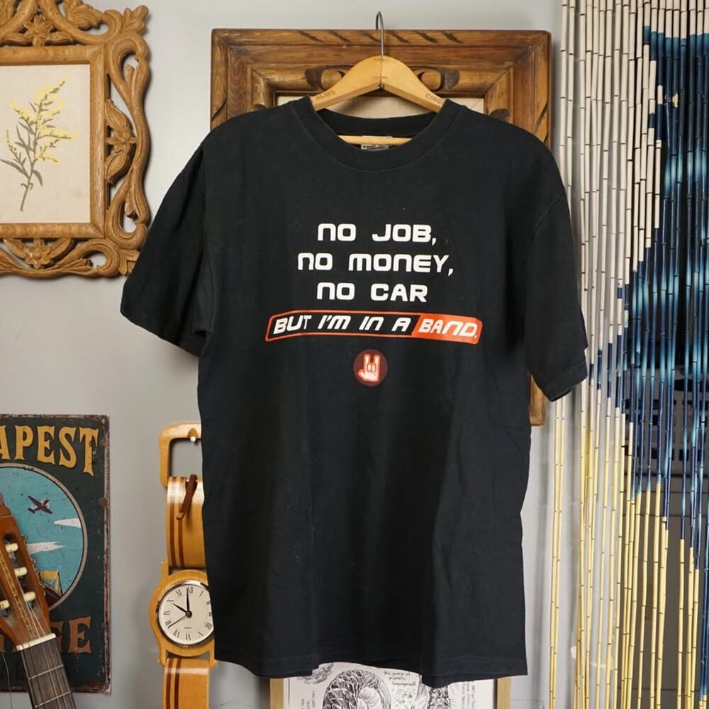 Vintage but im in a band graphic humor tee